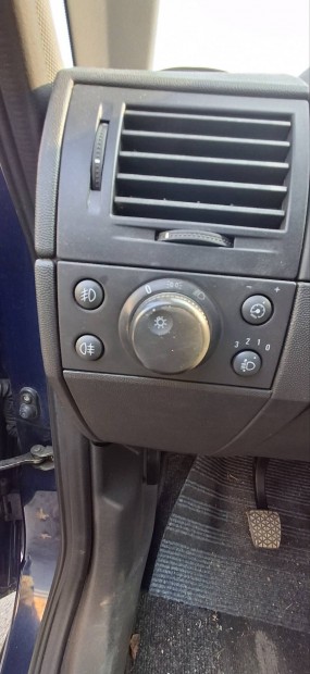 Meriva A elad dizere vlts miatt.