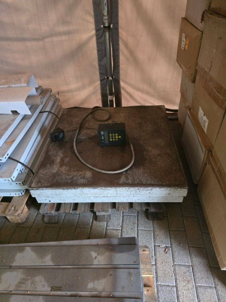 Mérleg 1000kg méréshatárral, digitális kijelzővel