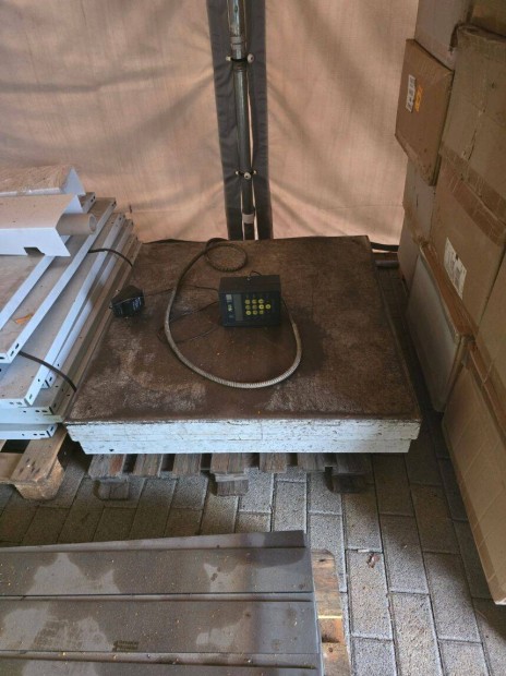 Mérleg, digitális, 1000kg méréshatárral