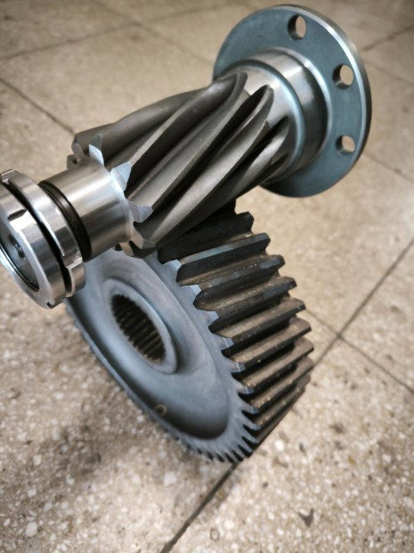 Merlo, case Nh JD komb�jn f�kasza b�l�z� rakod�g�p fogaskerekek elad�