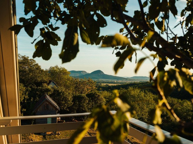 Meseh�z a K�li-medenc�ben