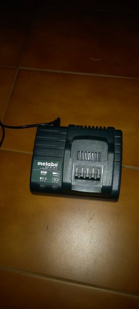 Metabo 18V akkumulátor töltő eladó 
