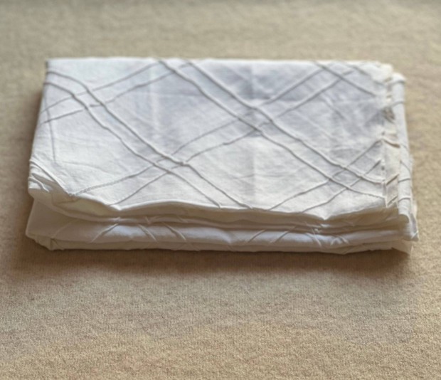 Méteráru - textil (szövet) fehér varrott mintás
