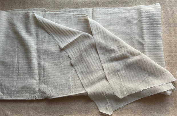 Méteráru - textil (vékony, blúz) krémszínű 1 db