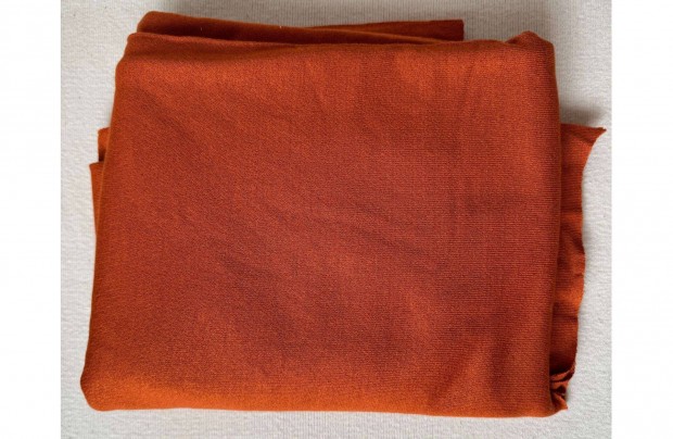 Méteráru textil (dzsörzé) rozsdabarna