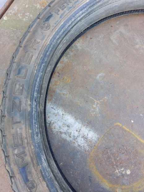 Metzeler 3.00-18 kls motorkerkpr gumi + bels