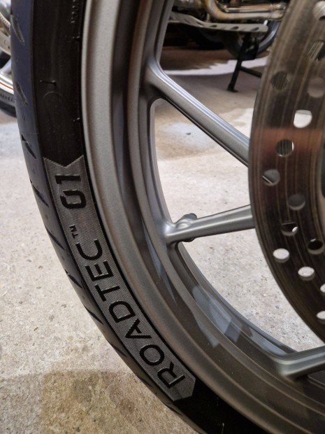 Metzeller Roadtec01 120/70ZR19, 170/60ZR17 motorgumi