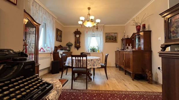 Mézecskalács házikó keresi szerető, új tulajdonosait!