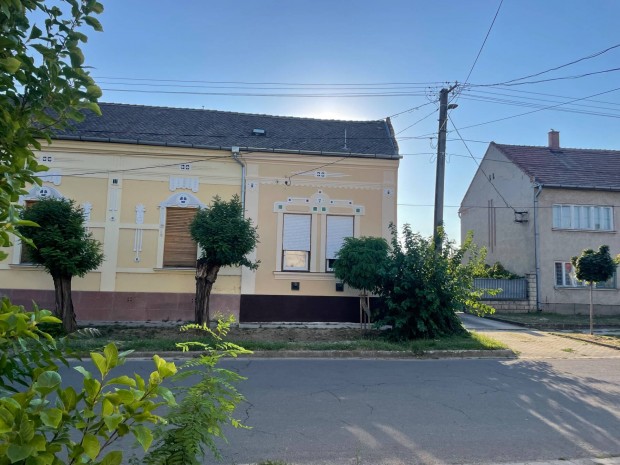 Mez�ber�ny, Sz�chenyi utca 7