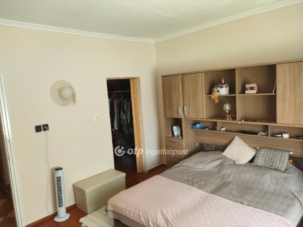 Mez�ber�nyi 151 nm-es h�z elad�