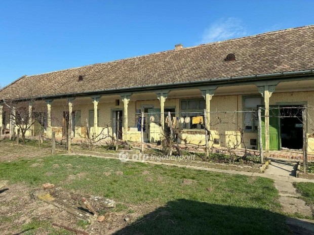 Mez�ber�nyi 76 nm-es h�z elad�