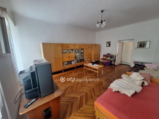 Mez�hegyesi elad� 269 nm-es h�z