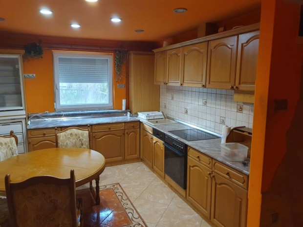 Mez�k�vesd Elad� Lak�s