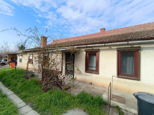 Mez�t�ri elad� 108 nm-es h�z