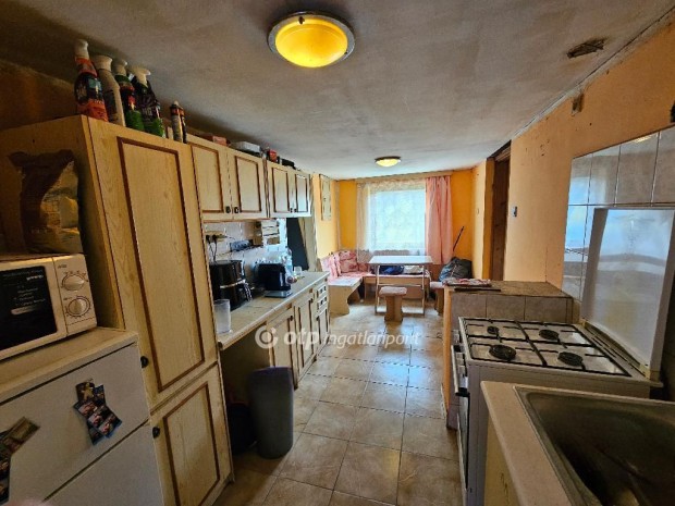 Mez�t�ri elad� 40 nm-es h�z