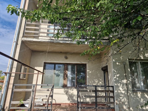 Mez�t�ron elad� egy k�tszintes 111 m2-es t�rsash�z !