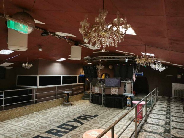 Mez�t�ron sz�rakoz�hely elad�