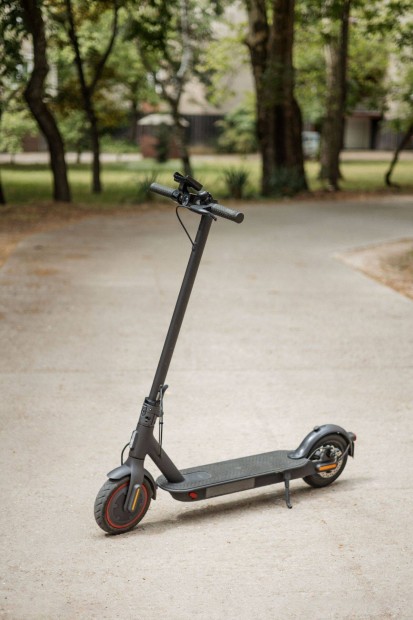 Mi Electric Scooter Pro 2 - elektromos roller, fekete