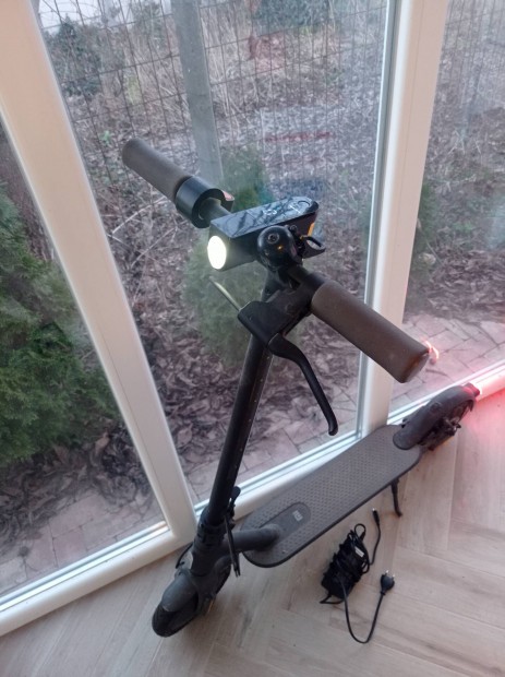 Mi Essential Electric Scooter (2021) - alig haszn�lt elektromos roller