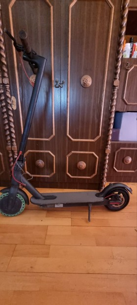 Mi  365 rollel Electric Scooter 4