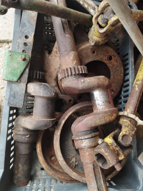 Mia motor alkatr�sz 