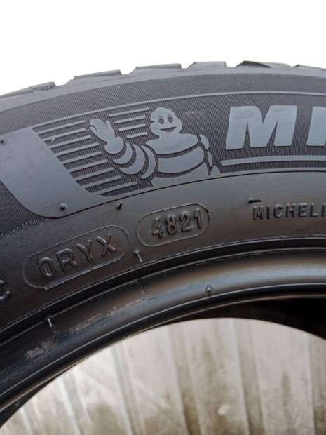 Michelin 16" téli gumi.