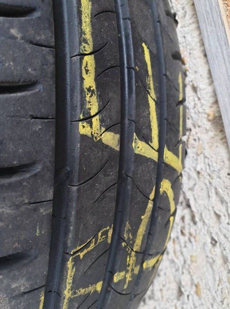 Michelin 195/65 15 nyri gumik, jelkpes ron! Lesz mg tavasz