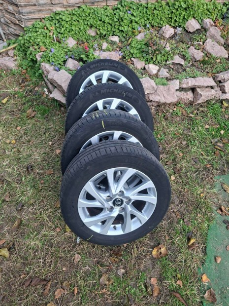 Michelin 205/55/16 gumi + felniszett