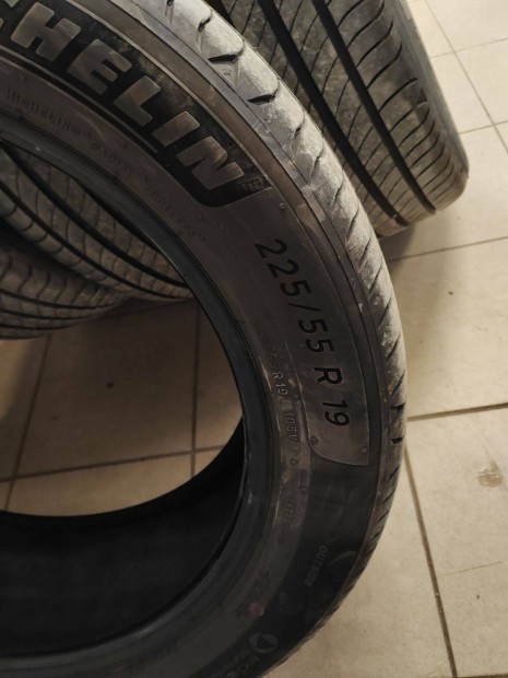 Michelin 225/55 R19 gumiszett