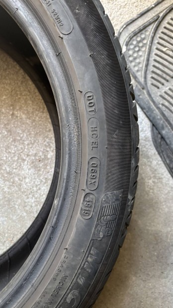Michelin 235/45 R18 nyári gumi