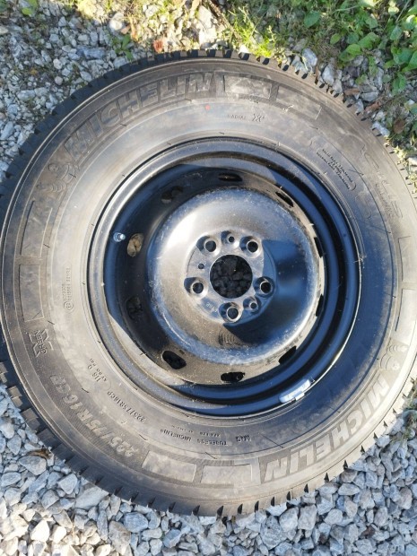 Michelin Agilis Camping lakaut gumi s felni 1db