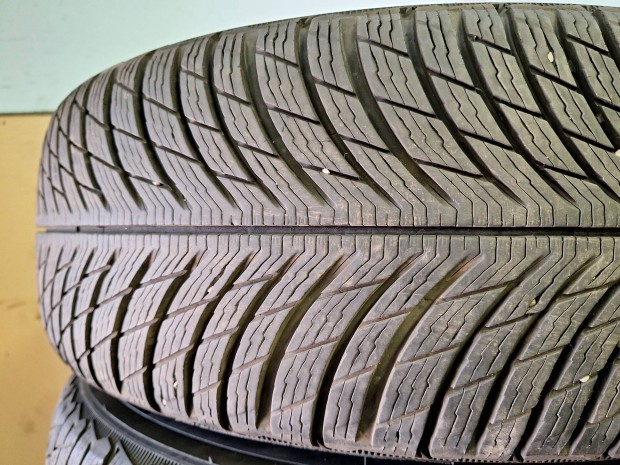 Michelin Alpin5 235/60R18