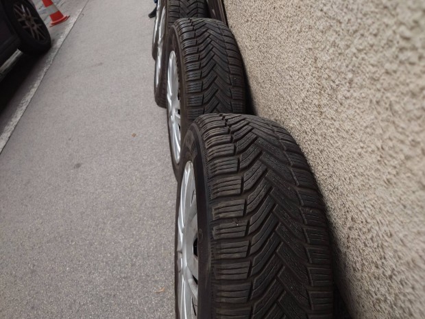 Michelin Alpin 195/65/15 téli gumik lemezfelnin