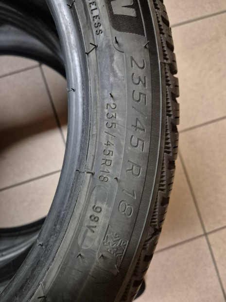 Michelin Alpin 235/45 R18 t�ligumi