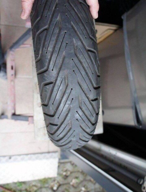 Michelin City Grip 2 110/70 R13 szép állapotban több darab