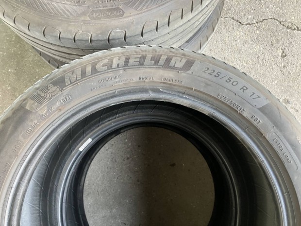 Michelin-Goodyear 225/50R17 nyrigumi szett