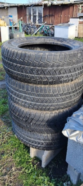 Michelin Gumik 235/60/18  , 