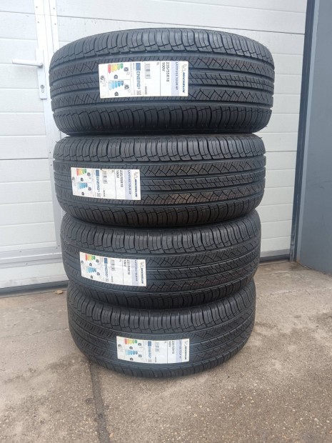 Michelin Latitude Tour HP 235/55R18