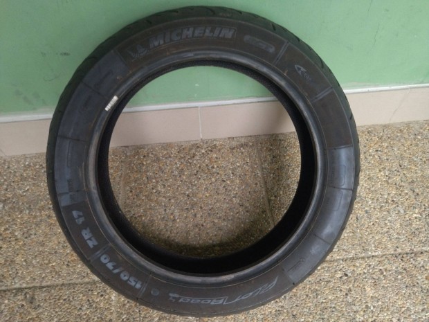 Michelin PILOT Road 4 motorkerkpr gumiabroncs elad (150/70 R17)