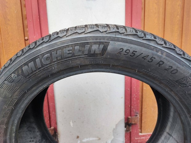 Michelin Pilot Alpin 5 SUV 295/45 R20