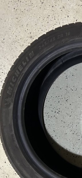 Michelin Pilot Sport 245/45R19 nyri gumi elad