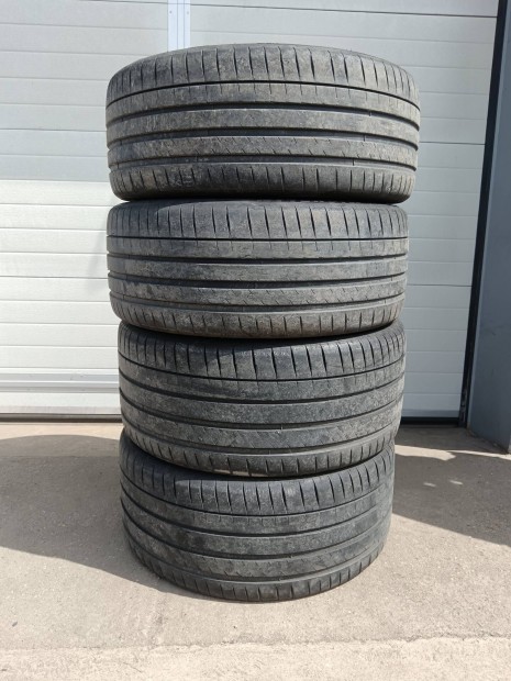 Michelin Pilot Sport 285/40R22 325/35R22