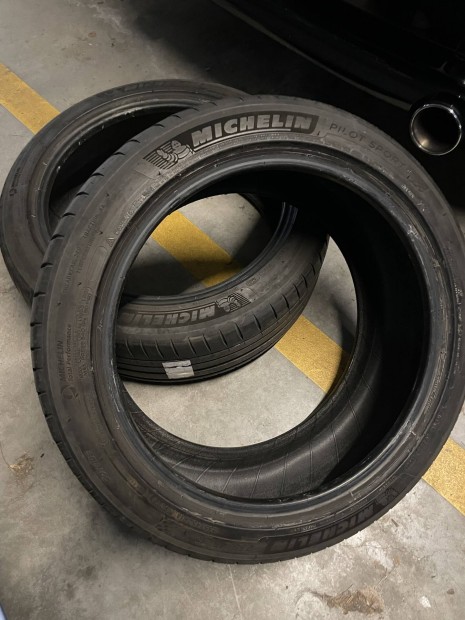Michelin Pilot Sport 4 235/45 r18
