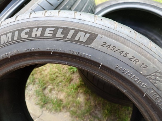Michelin Pilot Sport 4 245/45 ZR 17 - használt