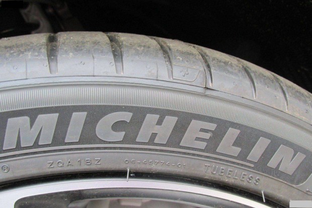 Michelin Pilot Sport 4 Nyri 255/40 R19 R 19 Defekttr Perem