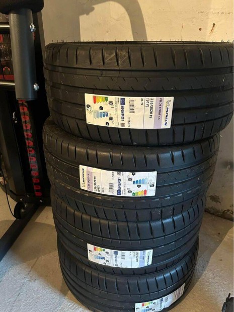 Michelin Pilot Sport 4 S 235/35/19 j