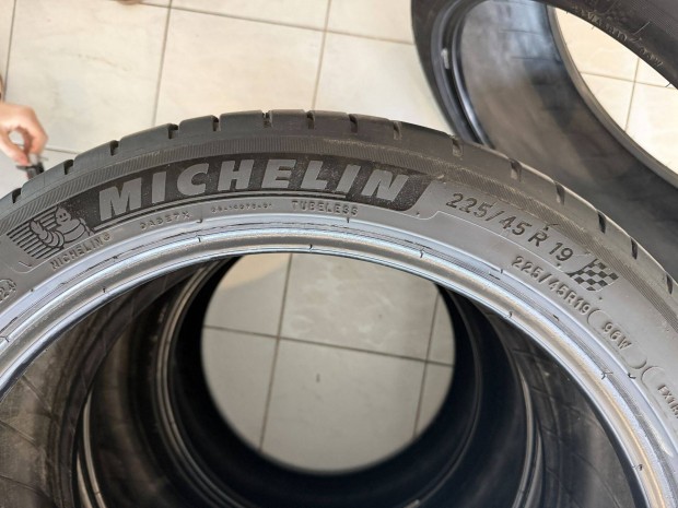 Michelin Pilot Sport 4 XL 225/40R19 Y gumiabroncs