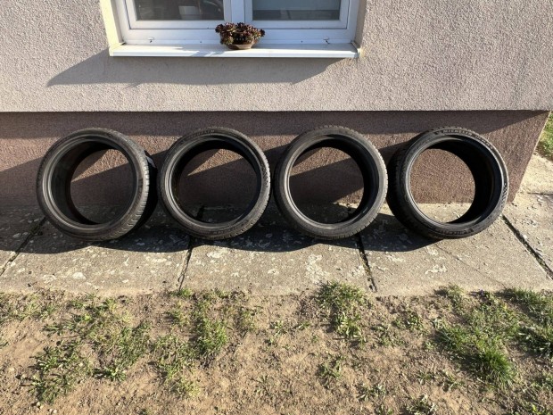 Michelin Pilot Sport 5 ny�ri gumi 235/40 ZR19 4db DOT0723