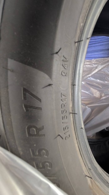 Michelin Primacy4 nyri gumi 215/55 R17 94 V TL 2023