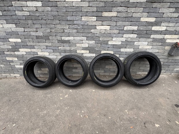 Michelin Primacy 4 235/40 R19 nyri gumi garnitra